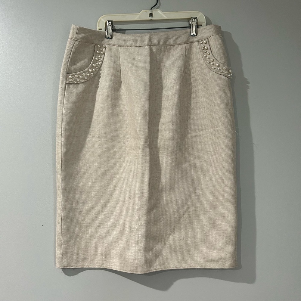 Pearl detailed pencil skirt​​​​​
